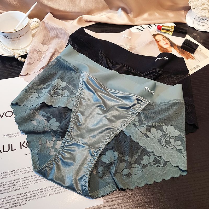 Satijnen kanten slipje