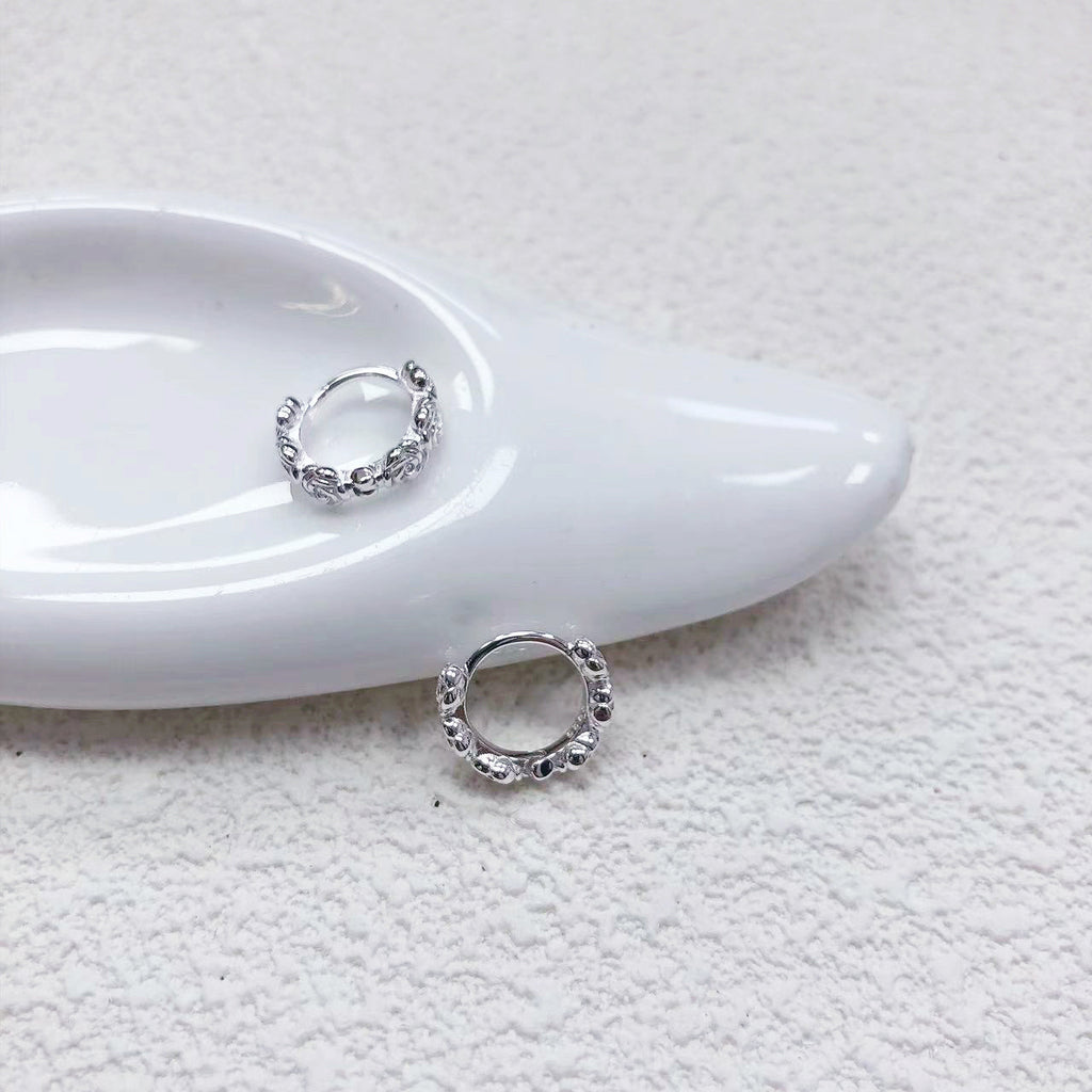 The S925 sterling silver rose earrings exude a high-end feminine charm. The quality ring ear les are gentle and sweet, and they are forest-style earrings