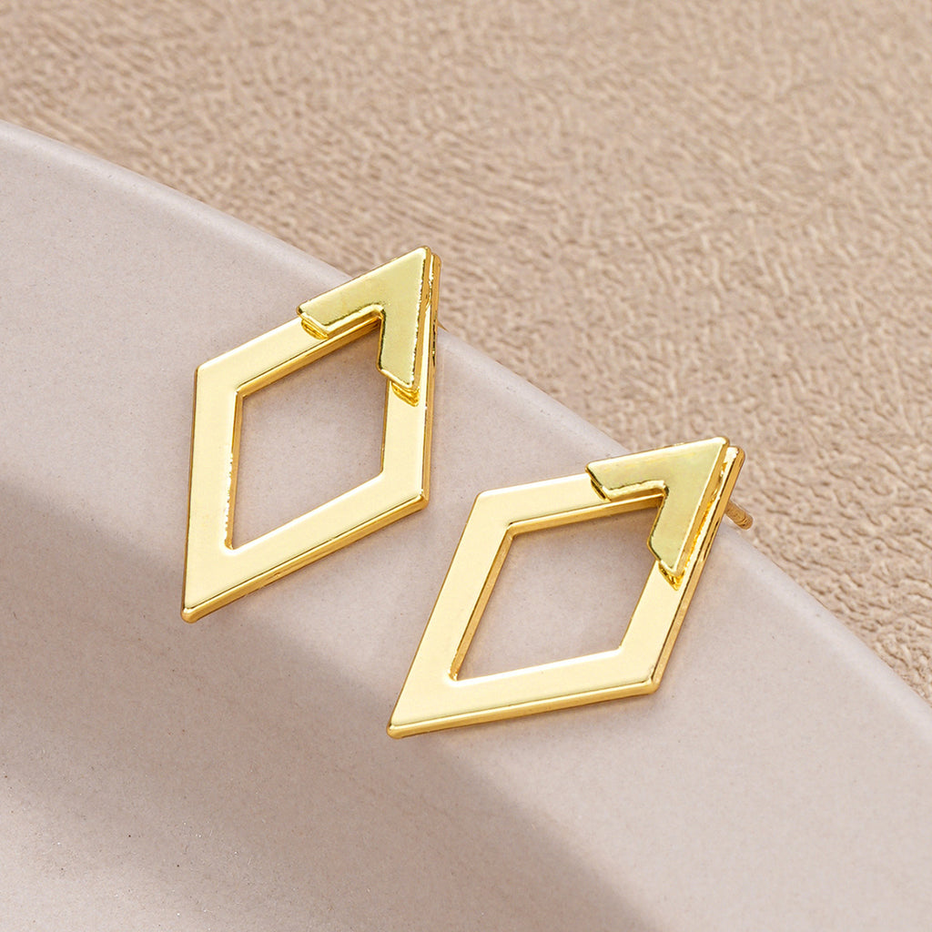 This diamond-shaped double-layer combination design exudes a sense of high-end elegance and is versatile for women's earrings