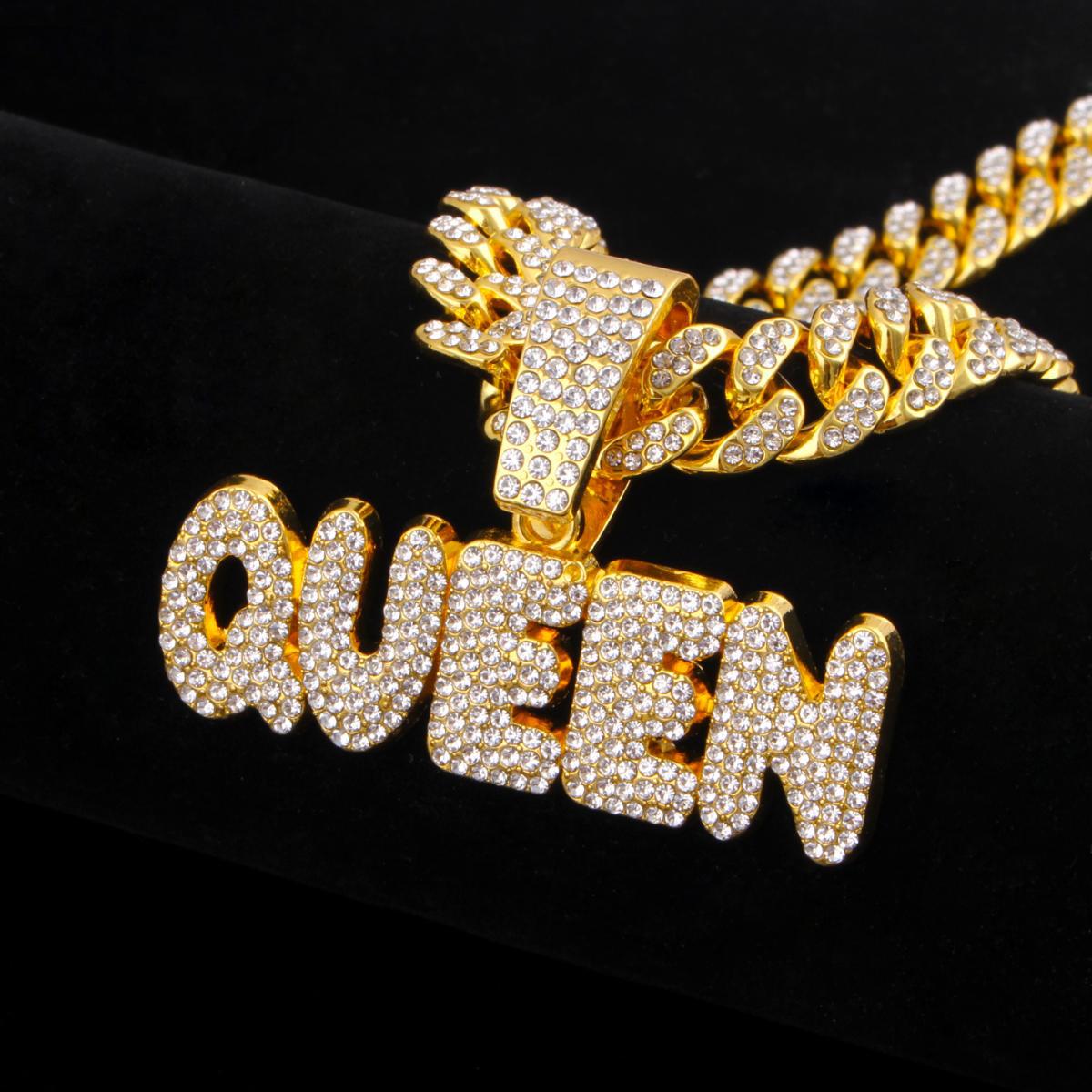 The QUEEN English letter pendant is adorned with Cuban cha
