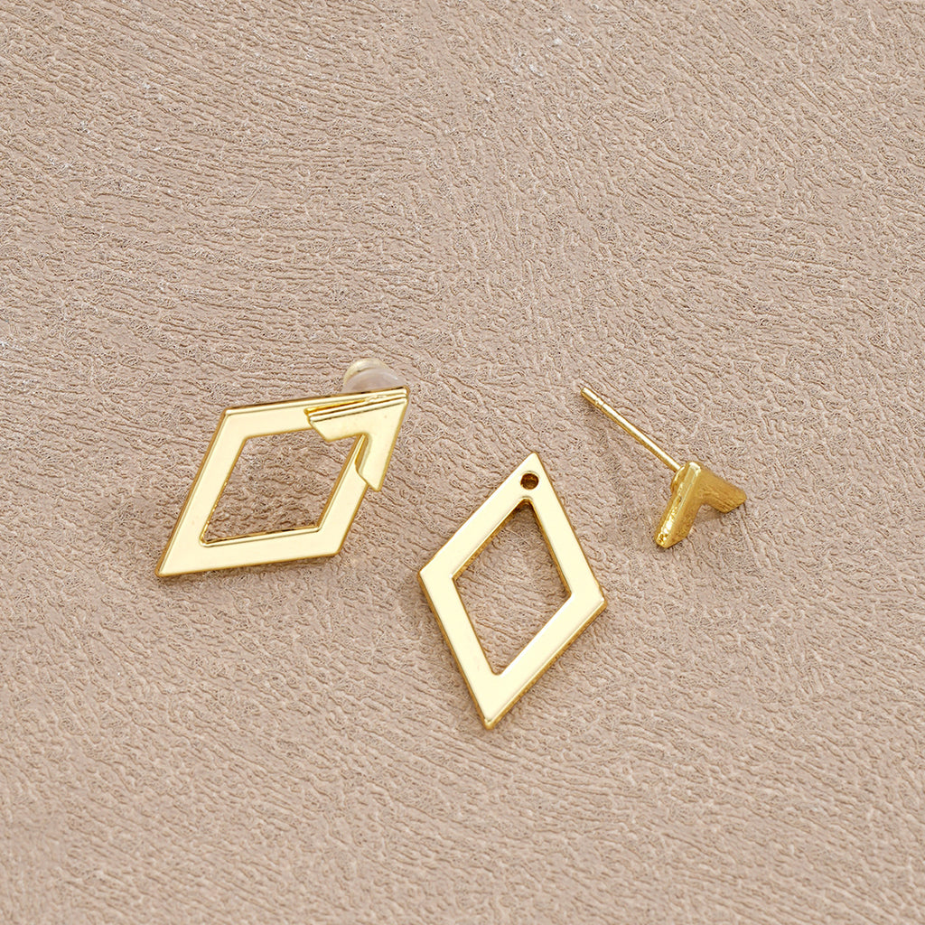 This diamond-shaped double-layer combination design exudes a sense of high-end elegance and is versatile for women's earrings