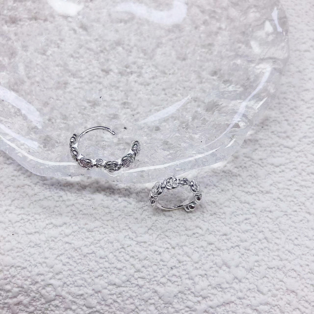 The S925 sterling silver rose earrings exude a high-end feminine charm. The quality ring ear les are gentle and sweet, and they are forest-style earrings